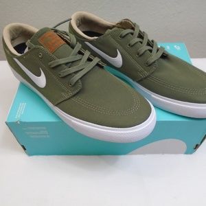 NIKE SB ZOOM JANOSKI CNVS RM Size 10.5 Men